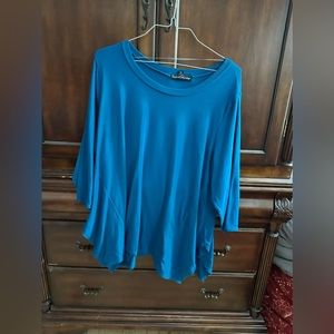 EUC blue round neck tunic. Such a pretty color